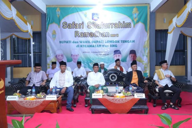 
 Bupati Lombok Tengah Umumkan Kabar Gembira Dalam Safari Ramadhan Di Kecamatan Kopang