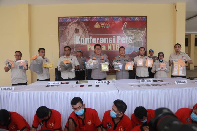 
 Ditresnarkoba Polda NTB berhasil Amankan 23 Tersangka dan Sita Kiloan Ganja dan Sabu