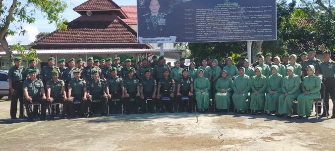 
 Dandim Lombok Tengah Pimpin Upacara Kenaikan Pangkat Bintara dan Perwira Periode 1 April 2023