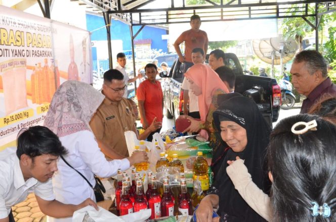 
 Kecamatan Padang Sidempuan Selatan Berkolaborasi dengan Dinas Perdagangan Menggelar Pasar Murah