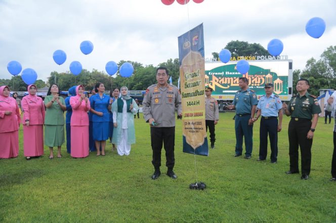 
 Polda NTB Buka Bazar Murah di Lapangan Bhara Daksa