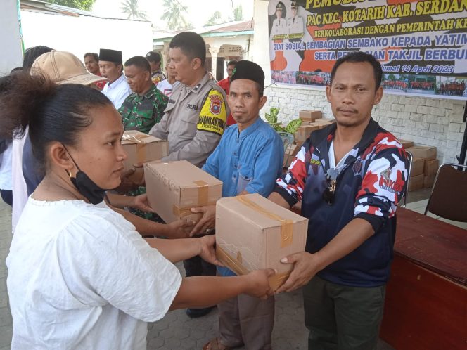 
 PBB Kecamatan Kotarih Bagi Sembako Ke Anak Yatim Dan Fakir Miskin