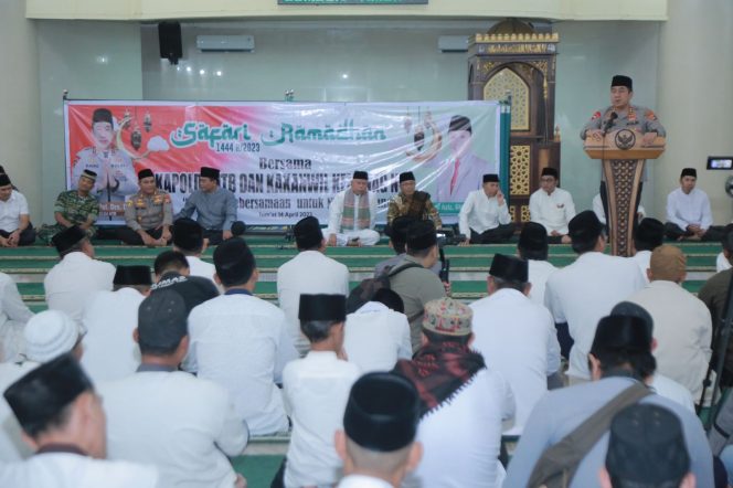 
 Kapolda dan Kakanwil Kemenag NTB Rajut Kebersamaan melalui Safari Ramadhan di Lotim