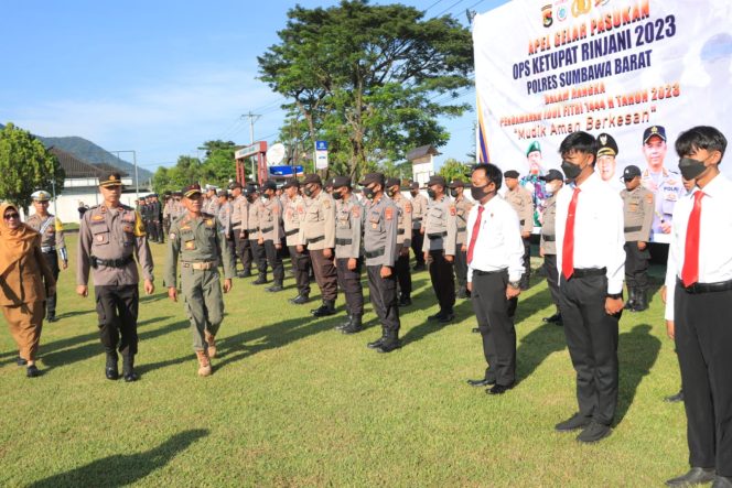 
 Wakapolres Sumbawa Barat Pimpin Apel Operasi Ketupat Rinjani 2023