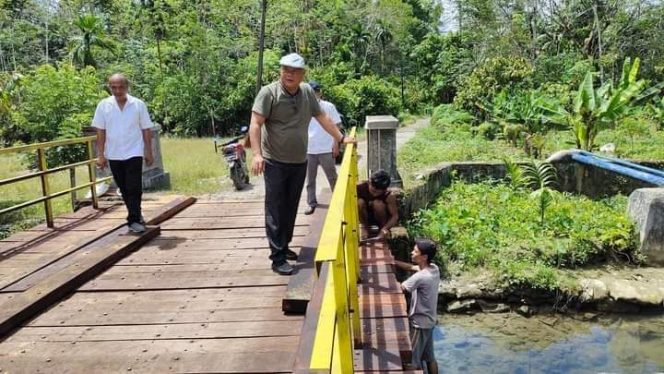 
 Bupati Nias Utara Tinjau Proyek Ruas Jalan Dan Lokasi Longsor Di Lahewa Timur  Dan Alasa