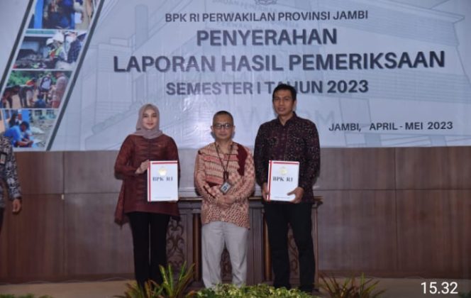 
 Bupati Batang Hari Terima Laporan Hasil Pemeriksaan Keuangan Tahun Anggaran 2022 dari Kepala BPK RI Perwakilan Jambi