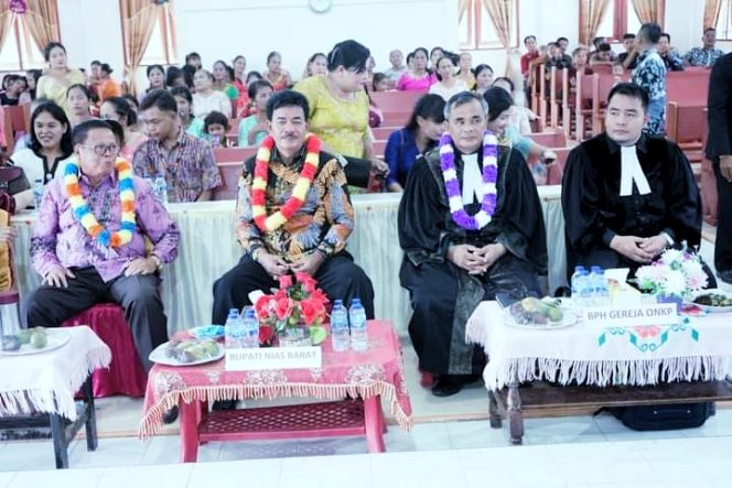 
 Bupati Nias Barat Hadiri Acara Peletakan Batu Pertama Pembangunan Rumah Dinas Pdt. Jemaat Gereja ONKP