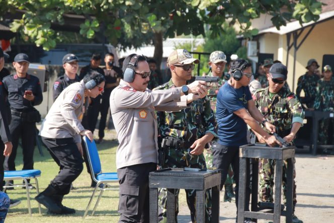 
 Meriahkan Hari Bhayangkara ke 77, Waka Polda NTB Turut Serta Lomba Menembak di Mako Brimobda NTB