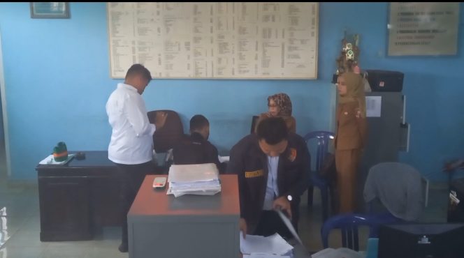 
 Kantor Kelurahan Kota Alam Lampung Utara Digeledah Polisi