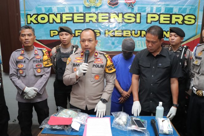 
 Residivis Kembali Diamankan Polres Kebumen, Barang Bukti 27,09 Gram Sabu Ditemukan saat Penggeledahan