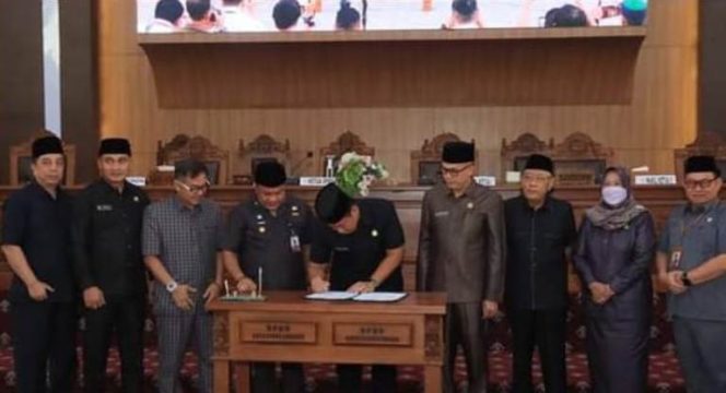 
 PJ Walikota Sampaikan LKPJ Walikota Tahun 2023 Pada Paripurna