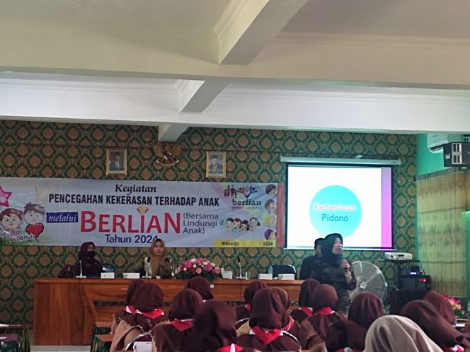 
 Unit PPA Polresta Sidoarjo Sosialisasikan BERLIAN di Sekolah Cegah Kenakalan Remaja dan Bullying