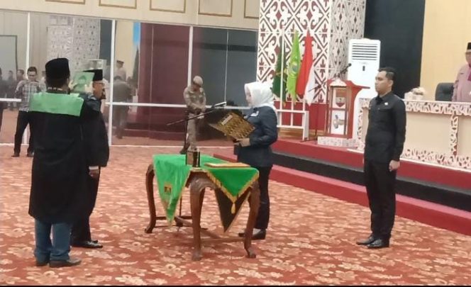 
 Hj Ratna Machmud Bupati Musi Rawas Resmi Lantik Ali Sadikin Sebagai Pemegang Jabatan Sekda Musi Rawas