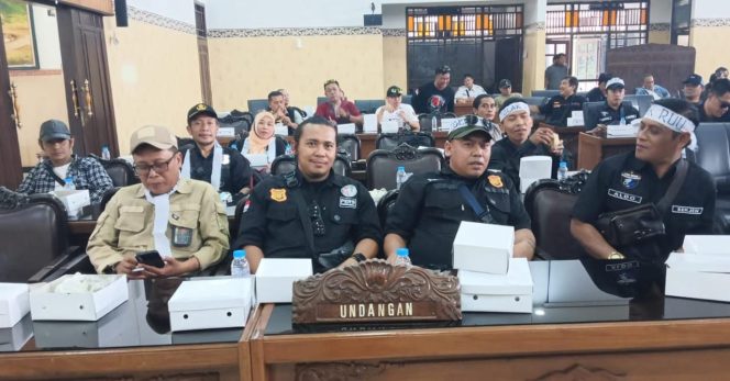 
 Aksi Damai Tolak RUU Penyiaran, Puluhan Wartawan Datangi Gedung Setda dan DPRD Banjarnegara