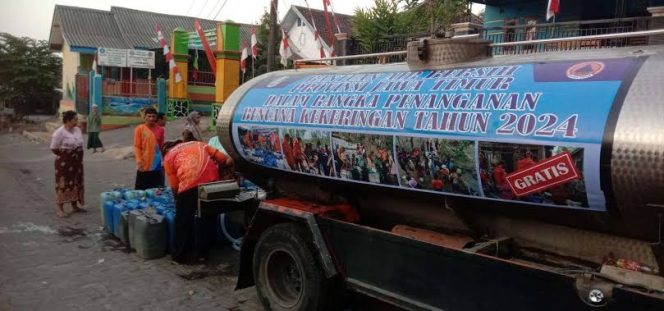 
 BPBD Kabupaten Pasuruan Mulai Dropping Air Bersih ke 12 Desa Terdampak Kekeringan