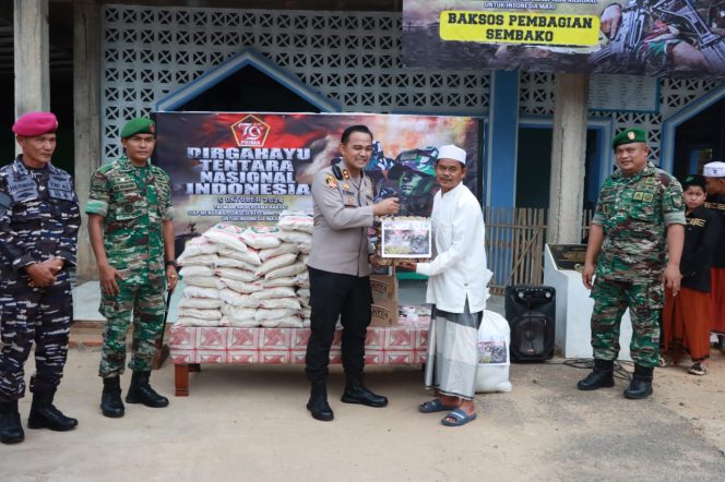 
 Kapolres Lampung Utara Hadiri Syukuran Hari Ulang Tahun TNI KE-79