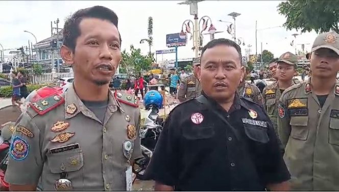 
 Pedagang Kaki Lima Alun – Alun Kebumen Kembali Dilarang Berjualan Di Alun – Alun, Diduga Ada Nuansa Politik