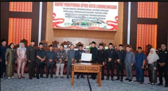 
 Rapat Paripurna DPRD Kota Lubuklinggau Dalam Anggenda RAPBD 2025 Disahkan Jadi APBD.