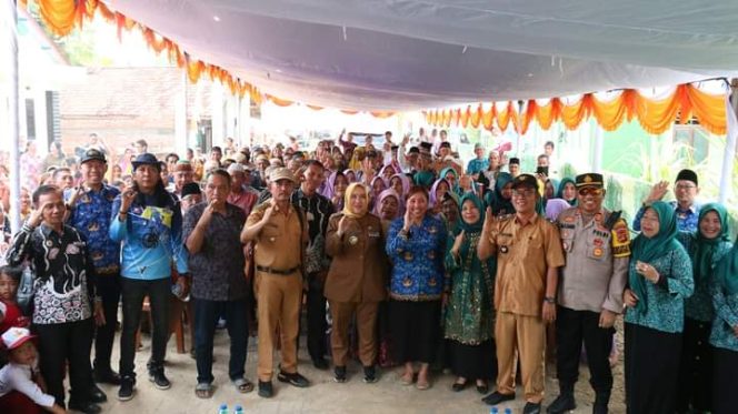 
 Bupati Musi Rawas Hj Ratna Machmud Bersama Kepala Dinas PUBM Alawiyah S.T., M.M Tinjau Langsung Pembangunan Jembatan Multifungsi Sungai Lakitan.