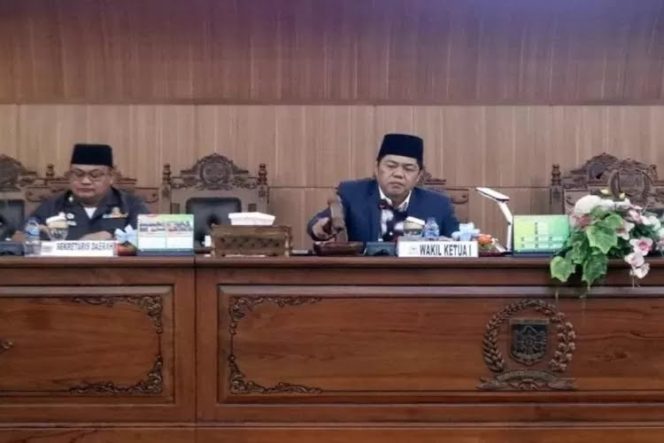 
 Rapat Paripurna DPRD Kota Lubuklinggau Dalam Mendengarkan Penyampaian Exekutif Terkait APBD Perubahan 2024