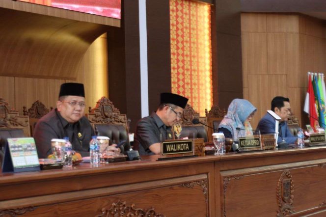 
 Ketua DPRD Kota Lubuk Linggau Ir. Yulian Effendi Pimpin Rapat Exekutif – Legislatif  Bahas Tiga Raperda Inisiatif