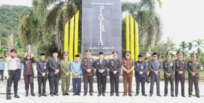 
 PJ Walikota Lubuk Linggau H. Koimudin Pimpin Upacara Hari Pahlawan 2024 Sebagai Inspektur