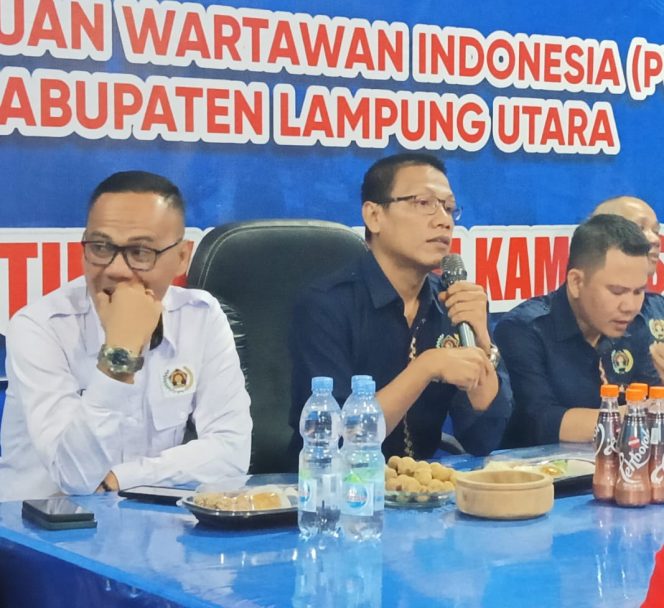 
 Ketua PWI Lampura Ingatkan Anggotanya Di Massa Tenang Pilkada