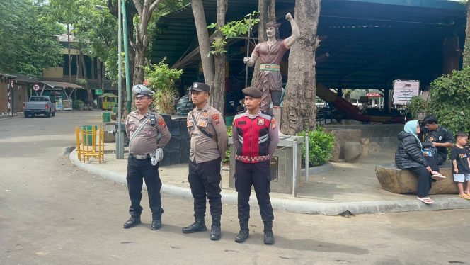 
 Polsek Keboncandi dan BKO Polres Pasuruan Kota Jaga Tempat Wisata Jelang Libur Akhir Tahun