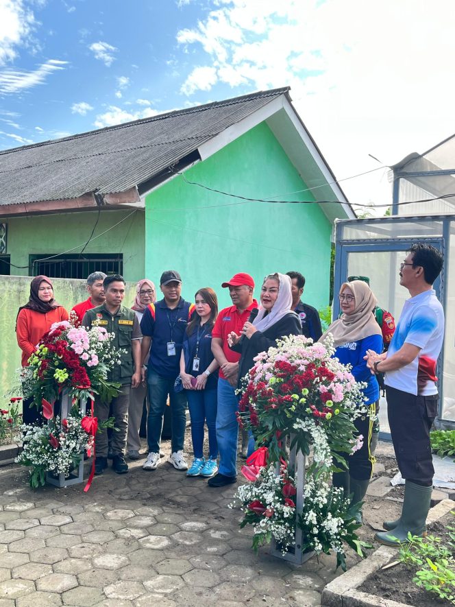 
 Panen Perdana di Jabungan Ecofarm: Wali Kota Semarang Dukung Pertanian Berkelanjutan.   