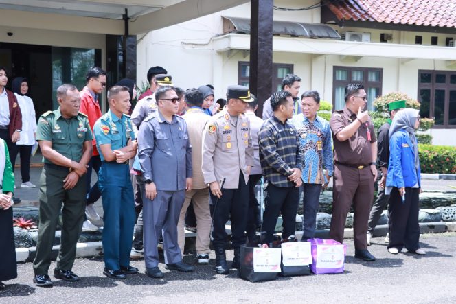 
 Sambut Bulan Suci Ramdhan 1446 H, Polres Lampung Utara Bersama Mahasiswa, Aliansi BEM dan OKP Gelar Baksos Polri Presisi